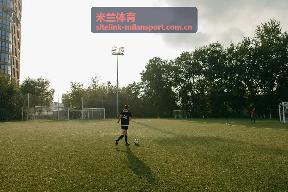 米兰体育球迷文化：女球迷看台小组助威现场